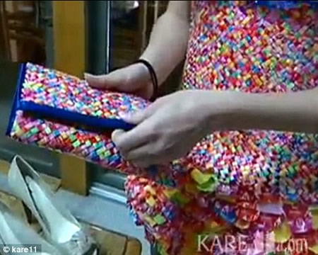 Как сделать своими руками из фантиков от конфет Как сделать своими руками из фантиков от конфет